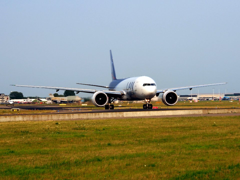 N774LA LAN Cargo Boeing 777-F6N - cn 37710, taxiing 22july2013 pic-001