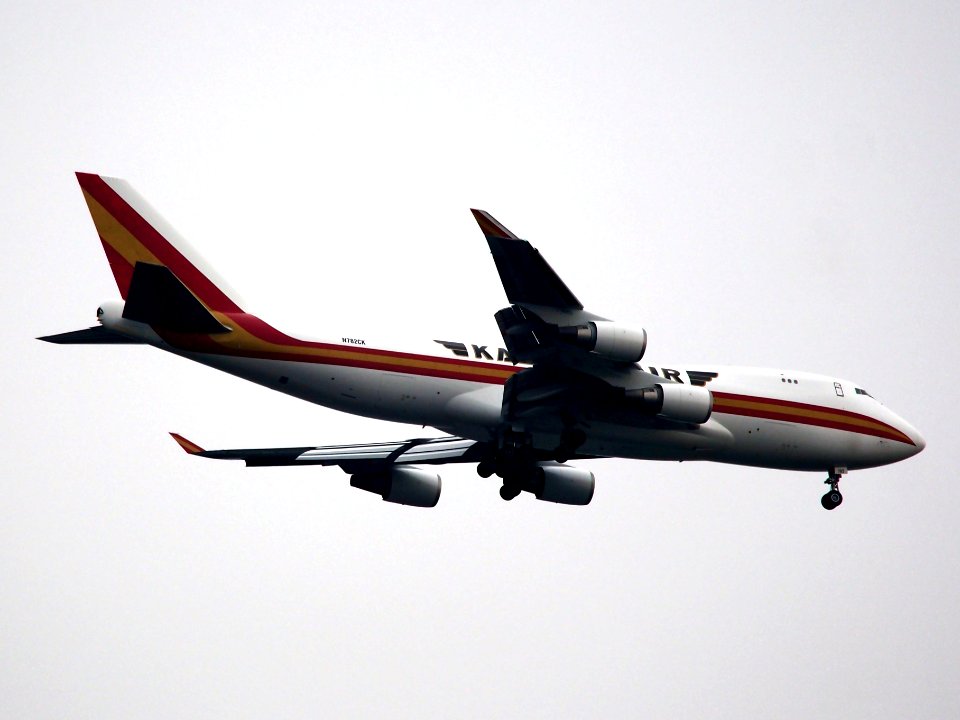 N782CK Kalitta Air flying over Noordzeekanaal, final appoach Schiphol pic2