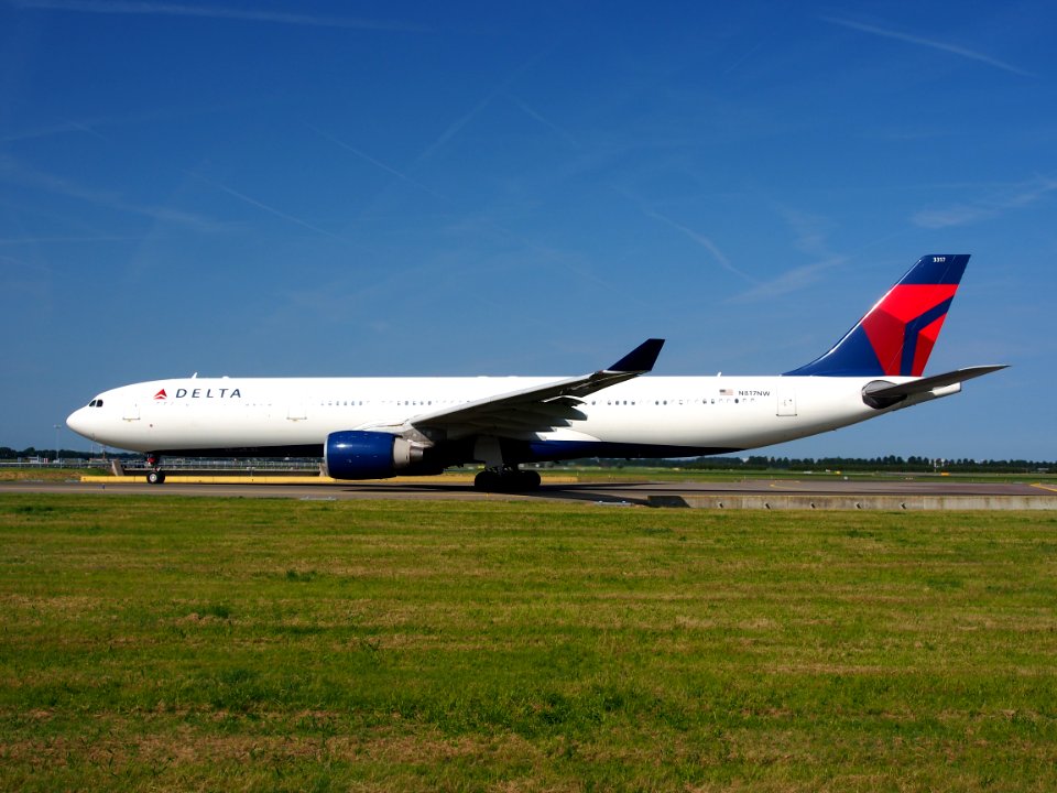 N817NW Delta Air Lines Airbus A330-323X - cn 843 pic5