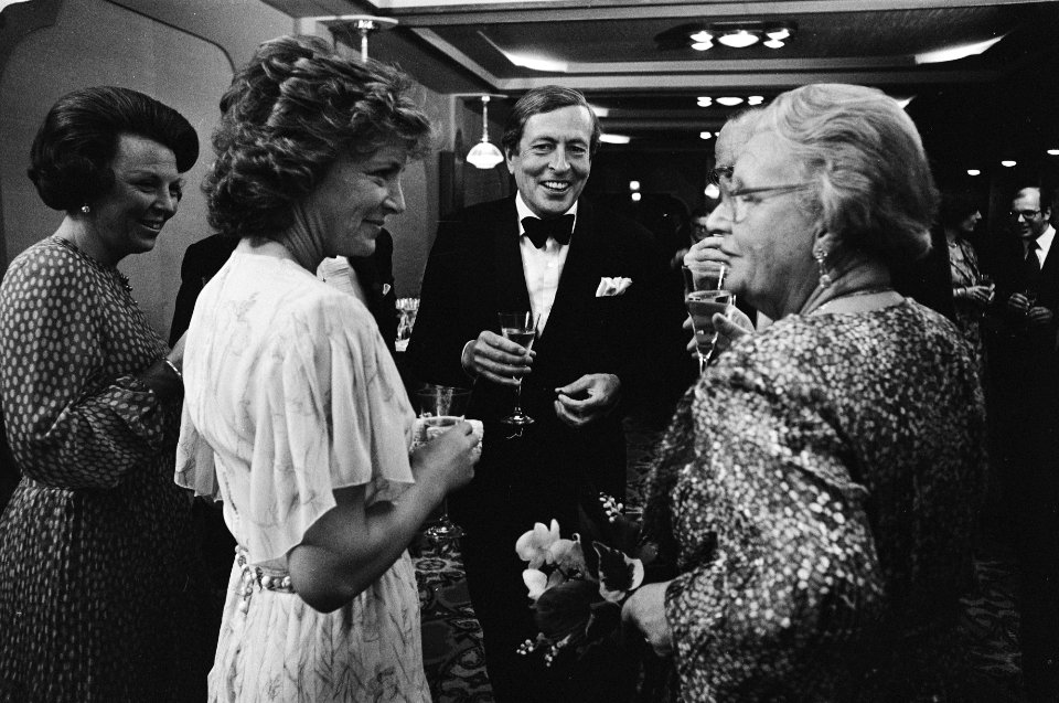 Na afloop v.l.n.r. Pr. Irene, prins Claus en koningin Juliana, Bestanddeelnr 930-2361