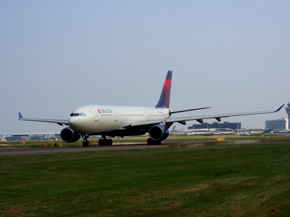 N854NW Delta Air Lines Airbus A330-223 - cn 620 pic1
