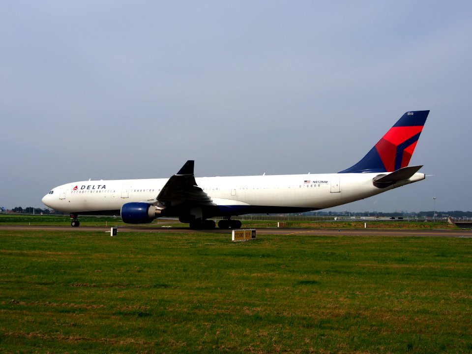 N812NW Delta Air Lines Airbus A330-323X - cn 784 taxiing @ Schiphol on 13 July 2013 pic-007