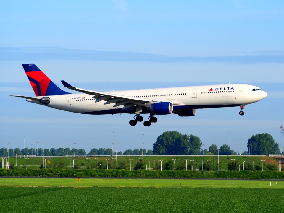 N820NW Delta Air Lines Airbus A330-323 - cn 859, landing at Schiphol (AMS - EHAM), The Netherlands, 16may2014, pic-2