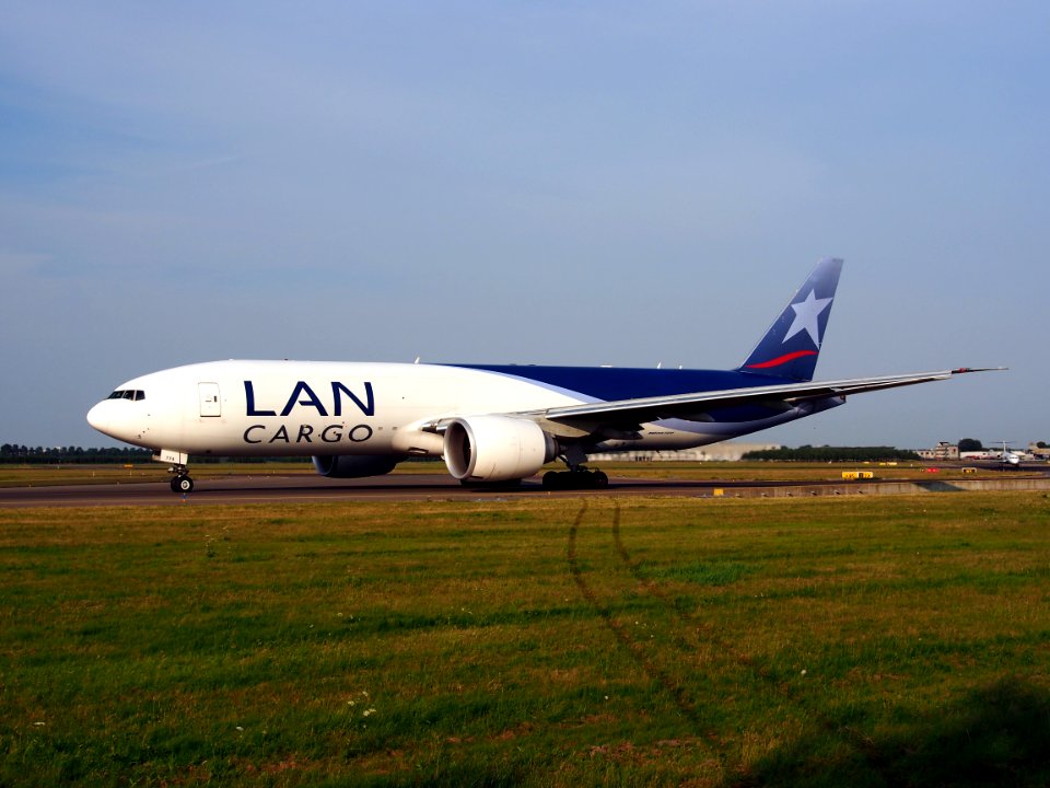 N774LA LAN Cargo Boeing 777-F6N - cn 37710, taxiing 22july2013 pic-007