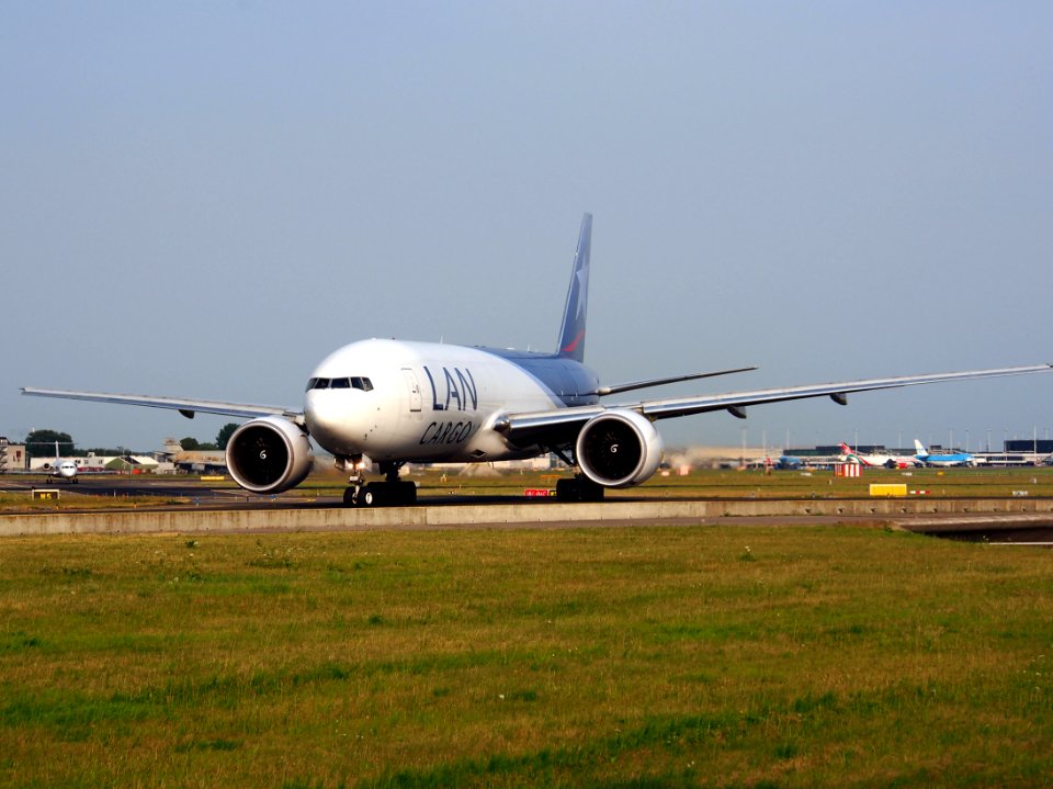 N774LA LAN Cargo Boeing 777-F6N - cn 37710, taxiing 22july2013 pic-003