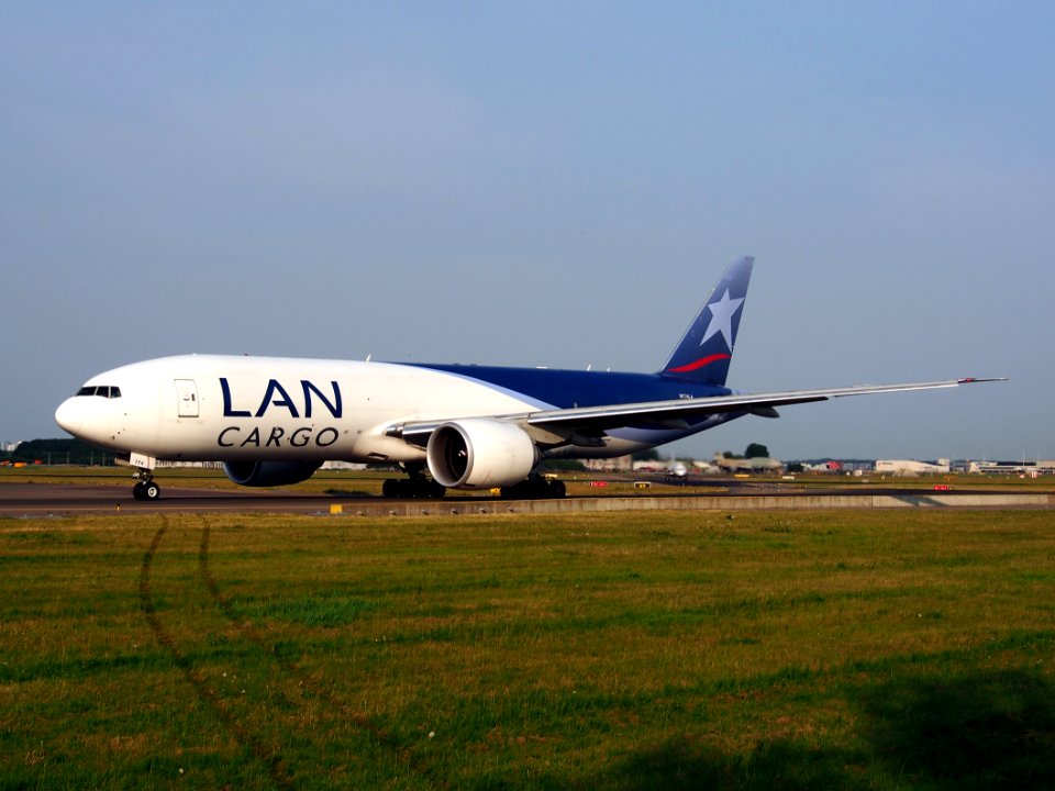 N774LA LAN Cargo Boeing 777-F6N - cn 37710, taxiing 22july2013 pic-006