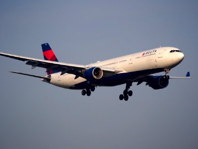 N801NW landing at Schiphol (AMS - EHAM), The Netherlands, pic1