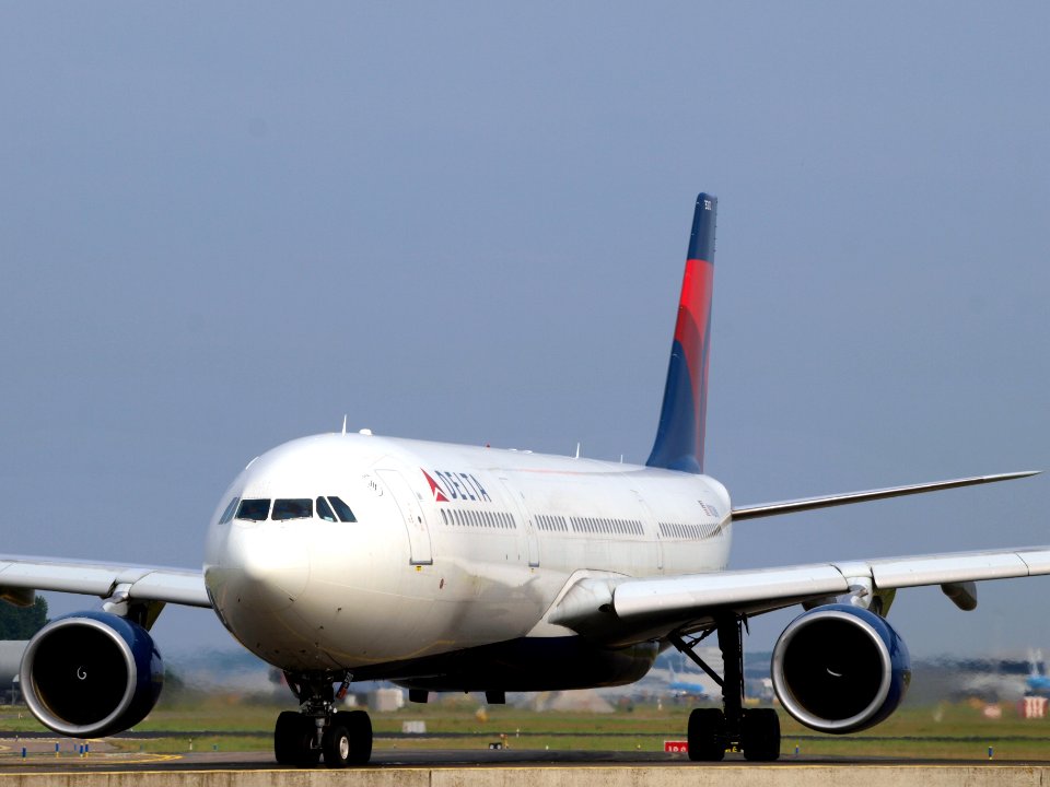 N812NW Delta Air Lines Airbus A330-323X - cn 784 taxiing @ Schiphol on 13 July 2013 pic-002