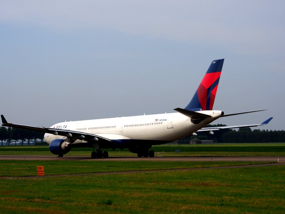 N812NW Delta Air Lines Airbus A330-323X - cn 784 taxiing @ Schiphol on 13 July 2013 pic-008