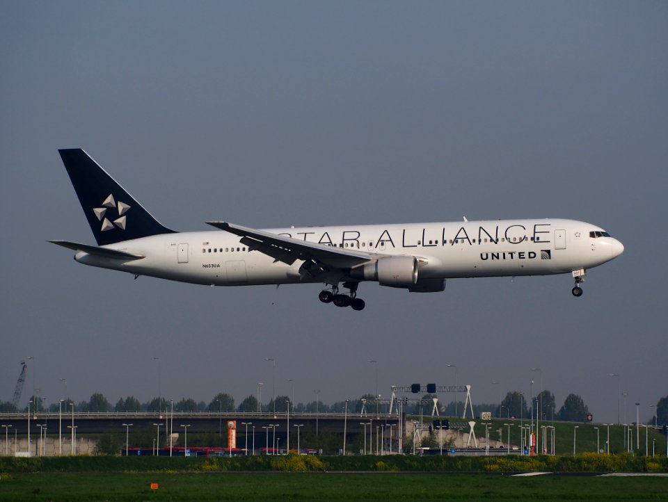 N653UA landing at Schiphol (AMS - EHAM), The Netherlands, pic2