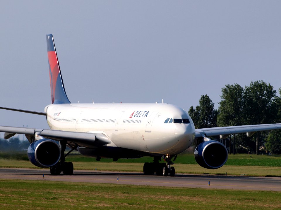 N817NW Delta Air Lines Airbus A330-323X - cn 843 picB