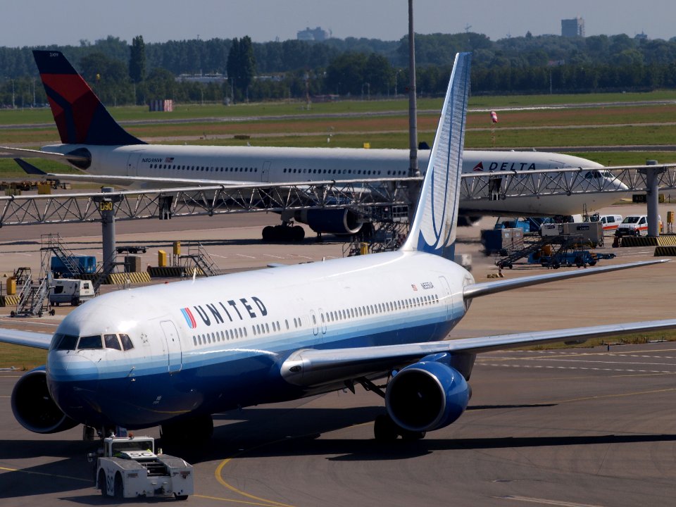 N655UA United Airlines Boeing 767-322(ER) - cn 25393 pushback 21July2013 pic-002