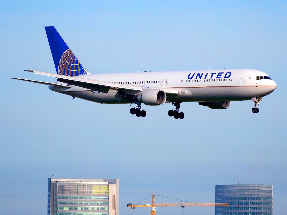N654UA - Boeing B767-322 (ER) landing at Schiphol (AMS - EHAM), The Netherlands, 16may2014, pic-1