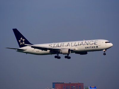 N653UA landing at Schiphol (AMS - EHAM), The Netherlands, pic1