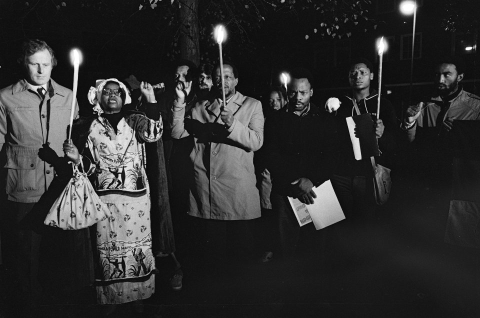 Nachtwake voor Afrikaanse dichter Benjamin Moloise die terecht gesteld is Zuid-, Bestanddeelnr 933-4583