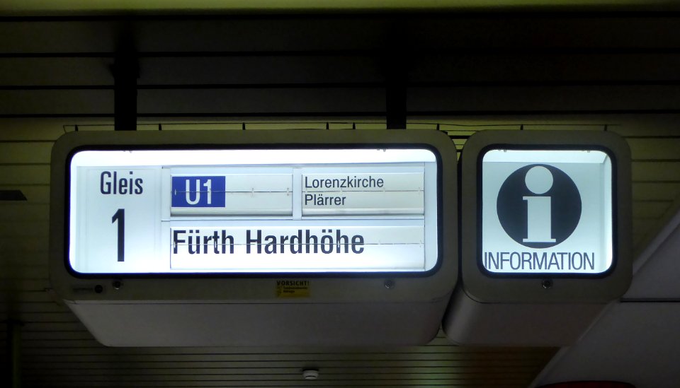 Nürnberg, U-Bahnhof, Fallblattanzeiger, 1