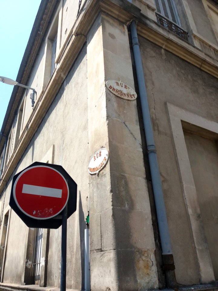 Nîmes - Angle rues Briconnet et Bourdaloue