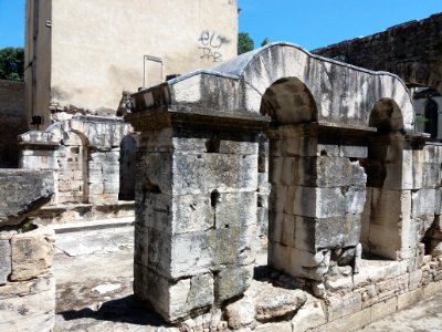 Nîmes - Porte d'Auguste - 05