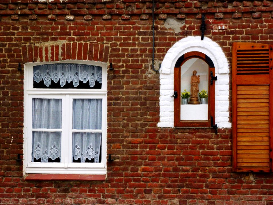 Nédonchel (Pas-de-Calais) oratoire-niche, maison