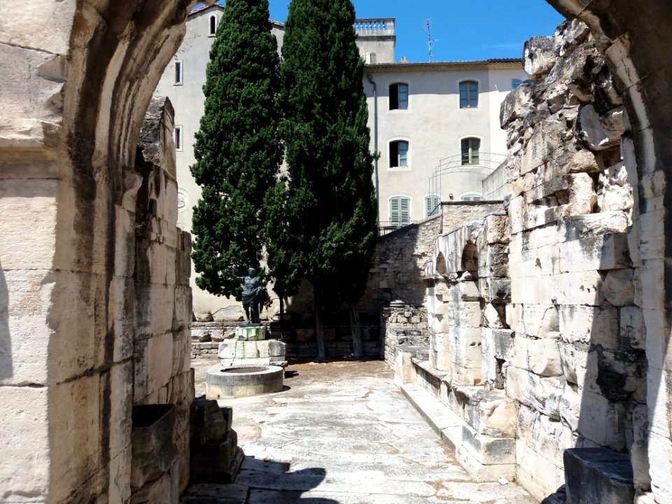 Nîmes - Porte d'Auguste - 03
