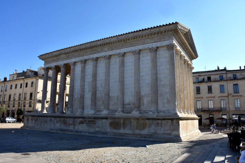 Nîmes Maison Carree A View From The Southwest 2015 (162667703)