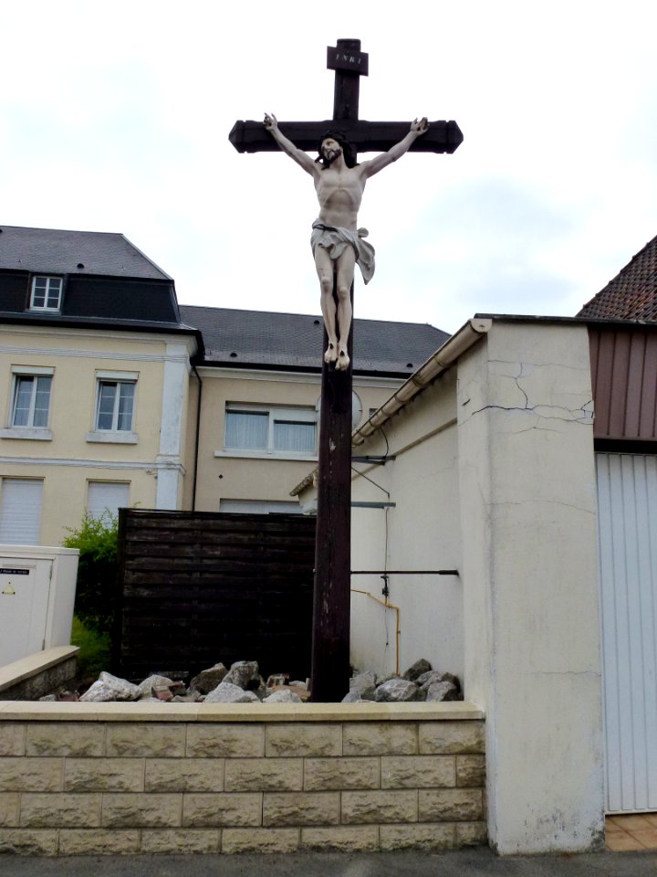 Nédonchel (Pas-de-Calais) croix de chemin