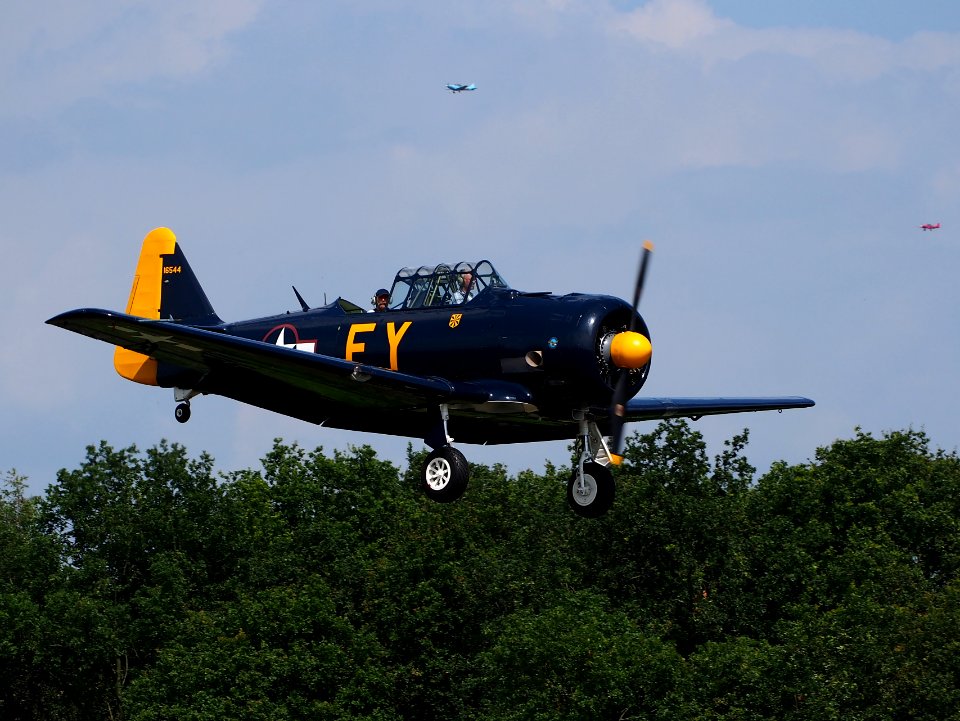 N13FY, AT-6A Texan (16544) at Hilversum Airport (ICAO EHHV), photo-12