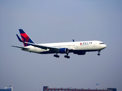 N152DL landing at Schiphol (AMS - EHAM), The Netherlands, pic1