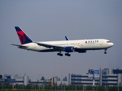 N152DL landing at Schiphol (AMS - EHAM), The Netherlands, pic2