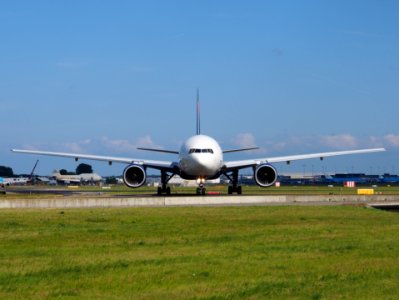N862DA Delta Air Lines Boeing 777-232(ER) - cn 29734 taxiing 19july2013 pic-001