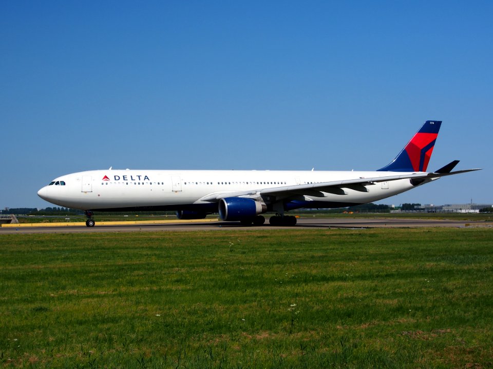 N816NW - Airbus A330-323E (A333) cn 827 taxiing 21July2013 pic-006