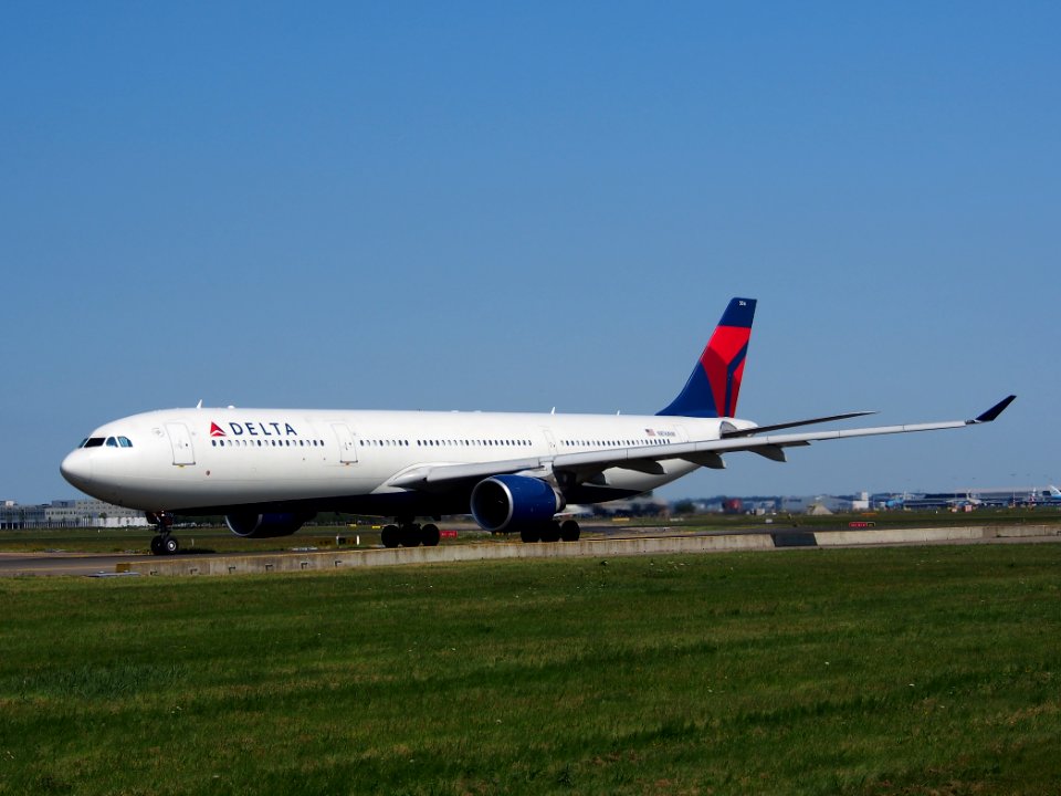 N816NW - Airbus A330-323E (A333) cn 827 taxiing 21July2013 pic-004