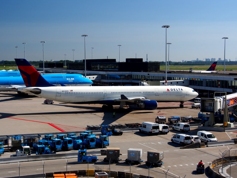 N813NW Delta Air Lines Airbus A330-323X - cn 799 21July2013