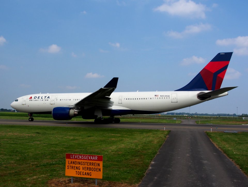 N854NW Delta Air Lines Airbus A330-223 - cn 620 pic6