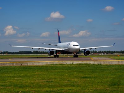 N857NW Delta Air Lines Airbus A330-223 taxiing at Schiphol (AMS - EHAM), The Netherlands, 18may2014, pic-3