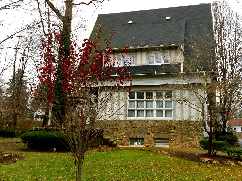 N Wayne PA HD 114Q Walnut