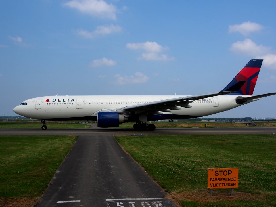 N854NW Delta Air Lines Airbus A330-223 - cn 620 pic5