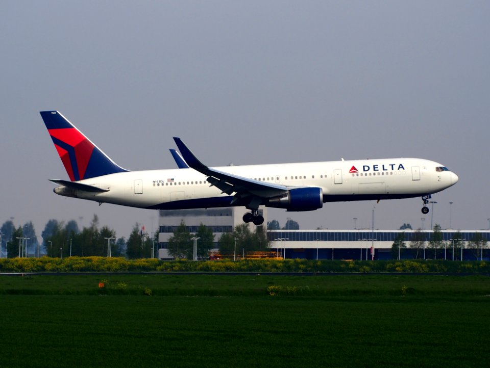 N152DL landing at Schiphol (AMS - EHAM), The Netherlands, pic3