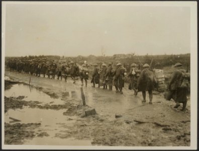 N.Z. reinforcements on the way up to the line, Bestanddeelnr 158-2861