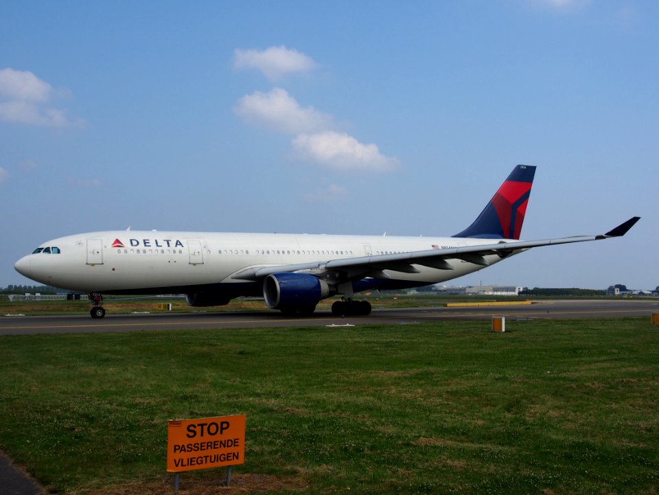 N854NW Delta Air Lines Airbus A330-223 - cn 620 pic3