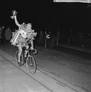 N Koch kampioen van Nederland op de baan 1963 Van der Touw kampioen van Nederl, Bestanddeelnr 915-2712