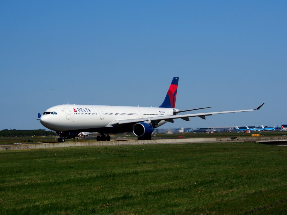 N816NW - Airbus A330-323E (A333) cn 827 taxiing 21July2013 pic-003