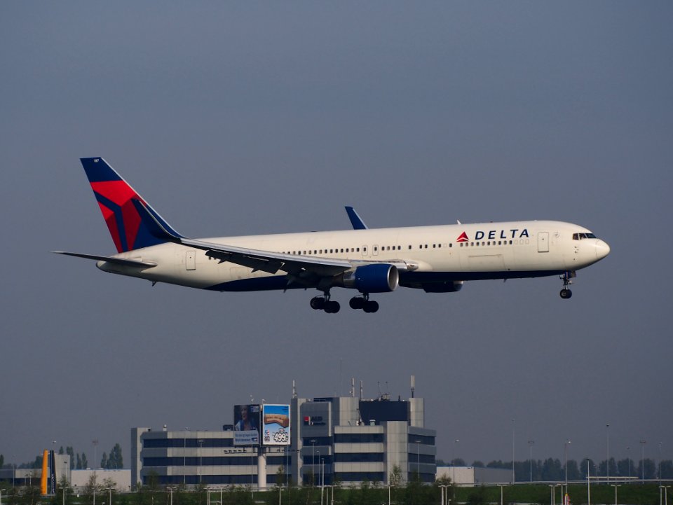 N187DN landing at Schiphol (AMS - EHAM), The Netherlands, pic2