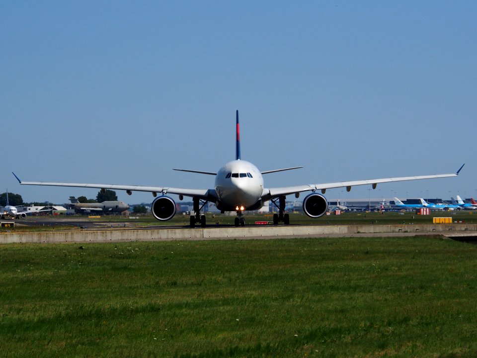 N816NW - Airbus A330-323E (A333) cn 827 taxiing 21July2013 pic-001