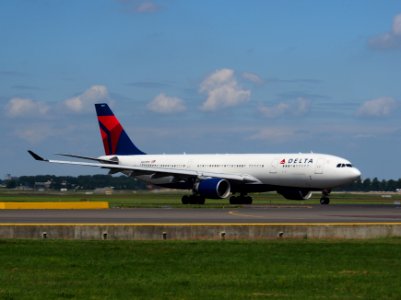 N857NW Delta Air Lines Airbus A330-223 taxiing at Schiphol (AMS - EHAM), The Netherlands, 18may2014, pic-1