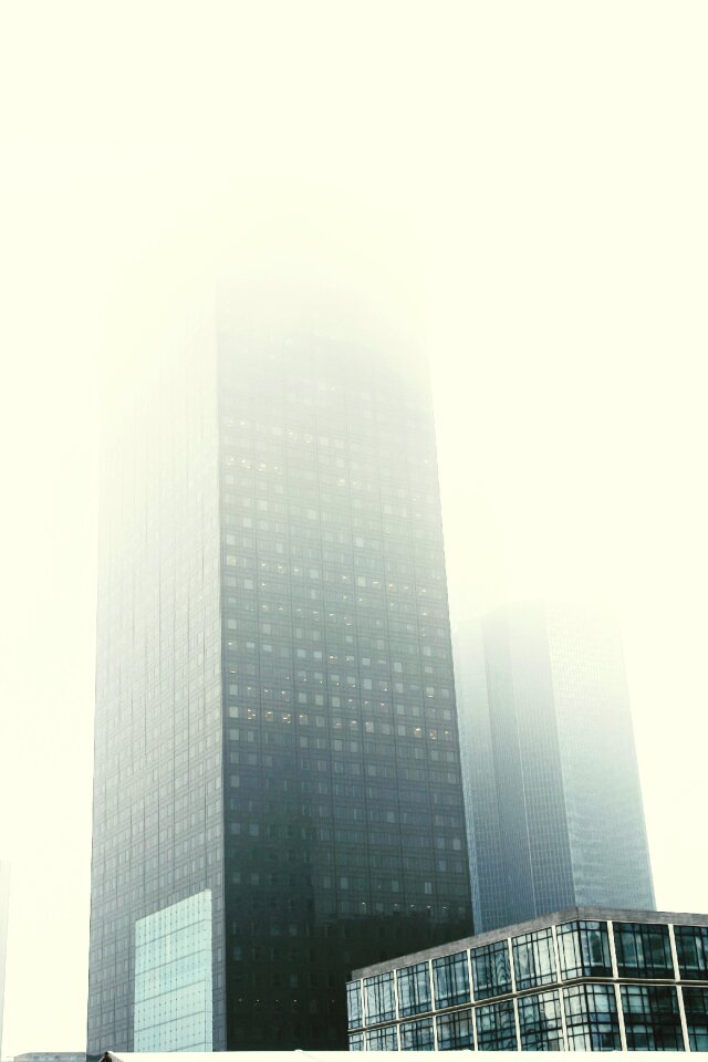 Architecture la defense fog photo