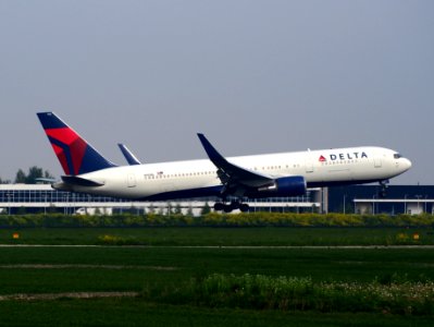 N152DL landing at Schiphol (AMS - EHAM), The Netherlands, pic4