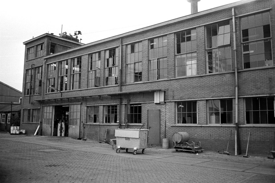 Nablussen van lijmfabriek, Delft, nr 16 ingang met portier nr 17 gesprongen ra, Bestanddeelnr 924-8379