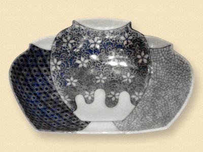 Nabeshima Jar-form Dish, c. 1680-1720, Arita, Okawachi kilns, hard-paste porcelain with underglaze cobalt - Gardiner Museum, Toronto - DSC00494