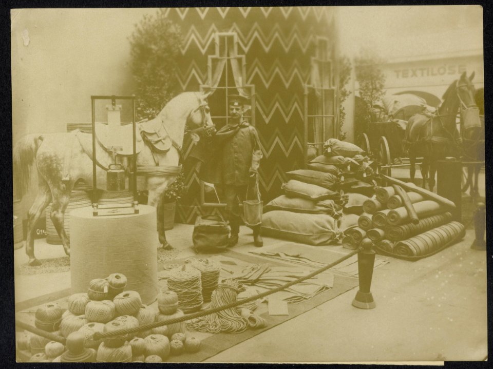 Naar aanleiding van de opening der Duitsche vezelstoftentoonstelling in Berlijn., Bestanddeelnr 158-0869